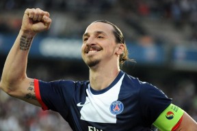 FIFA-Uzi关键节点力挽狂澜，独行侠破局取胜